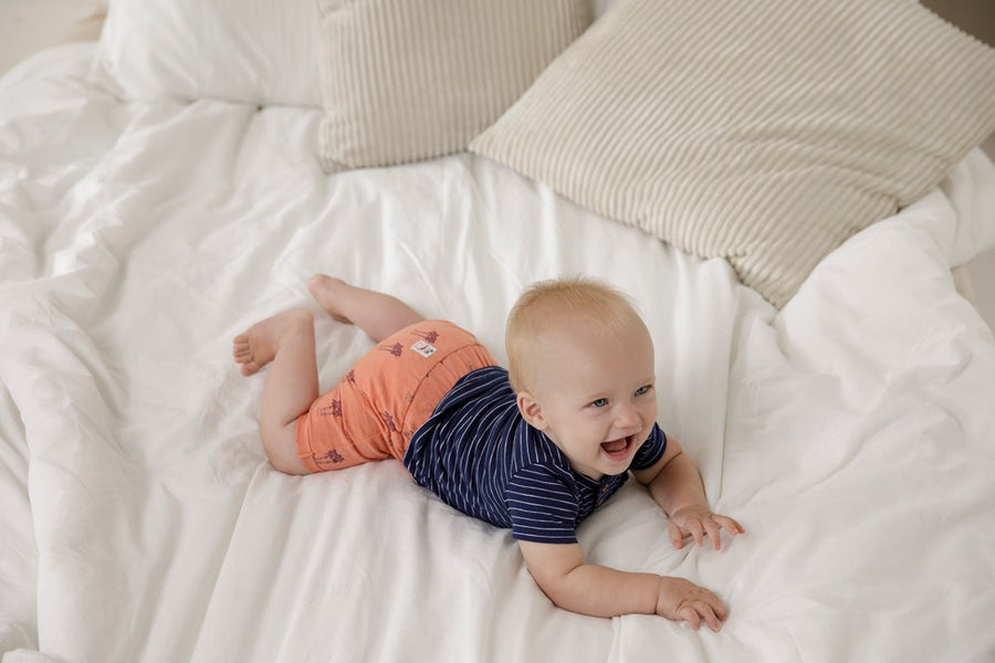 Shirt / top kort, here comes the fun - koraal palm, Feetje